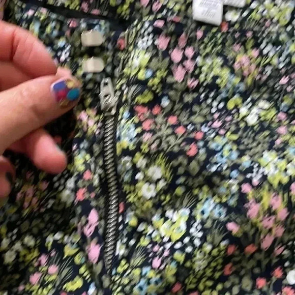 J. JILL Live-In Chino Pants Flat Front Stretch Multicolor Floral WMNS Sz 6p - Picture 5 of 6